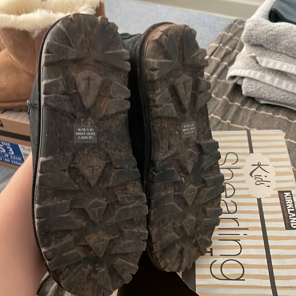 Kids shearling ugg black boot size 4 - Picture 4 of 8